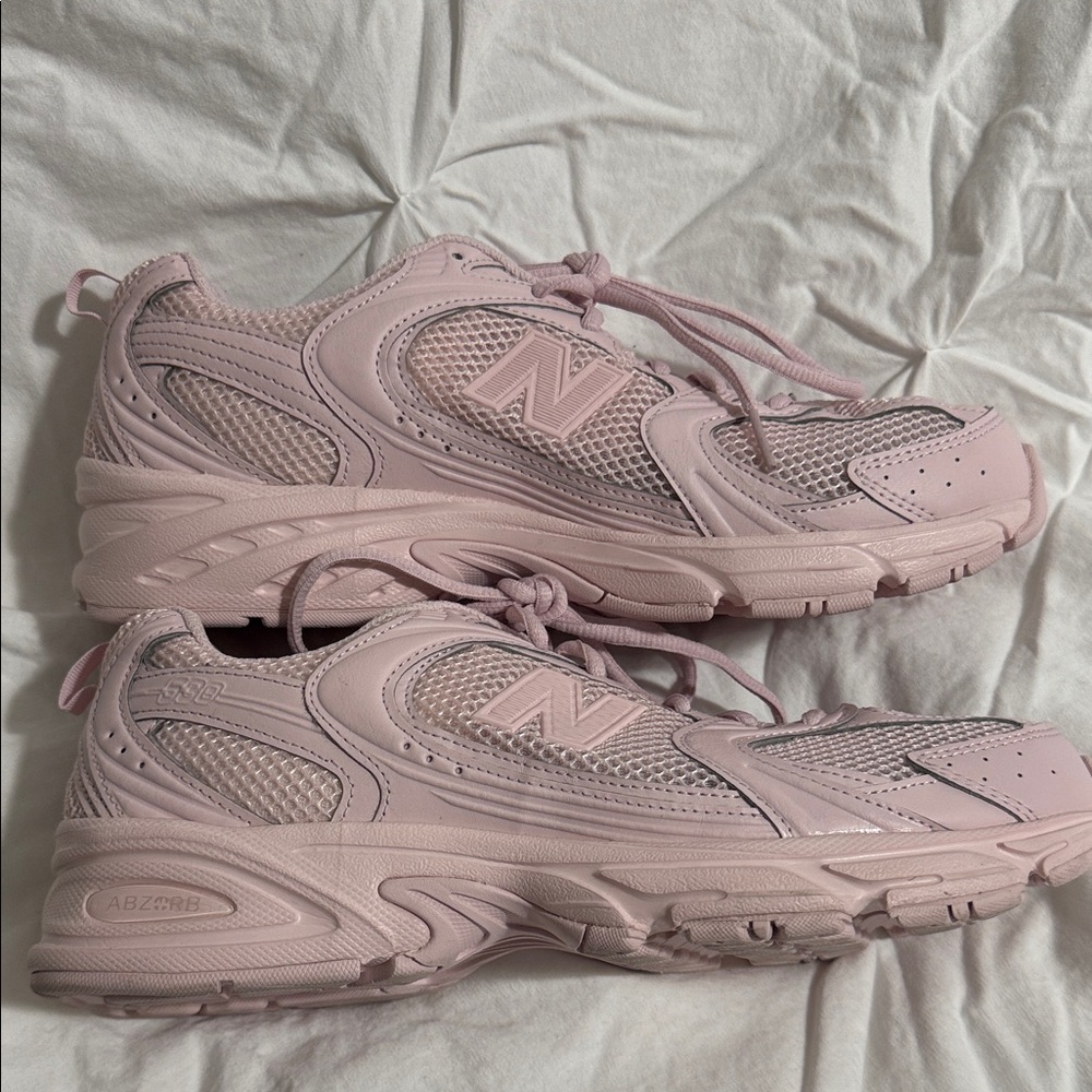 New Balance 530 Women's Rose Sugar color. Mesh & Leather Sneakers